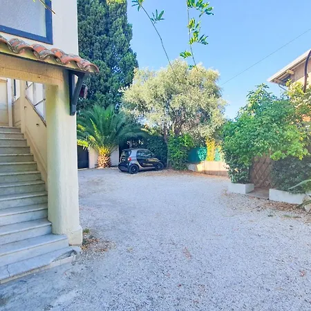 Διαμέρισμα 28m2 Avec Balcon, Tres Proche De La