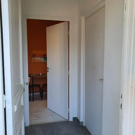 Διαμέρισμα 28m2 Avec Balcon, Tres Proche De La